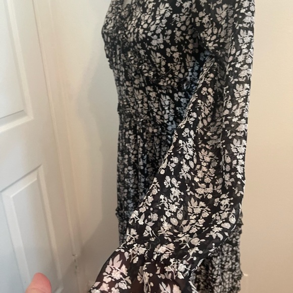 Express Black and White Floral Long Sleeve Dress. Size Small. - Picture 8 of 16